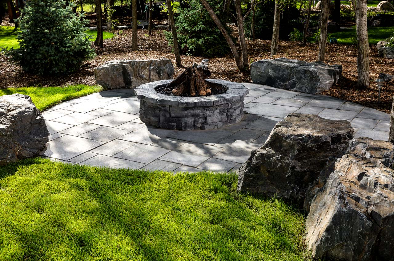 Rosetta Dimensional Flagstone Patio with Belvedere Firepit
