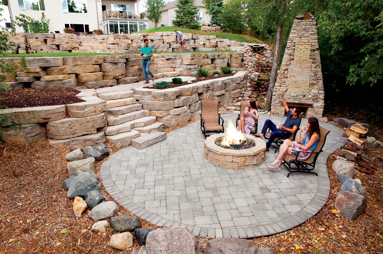 Rosetta Outcropping Wall with Roman Patio and Belvedere Firepit
